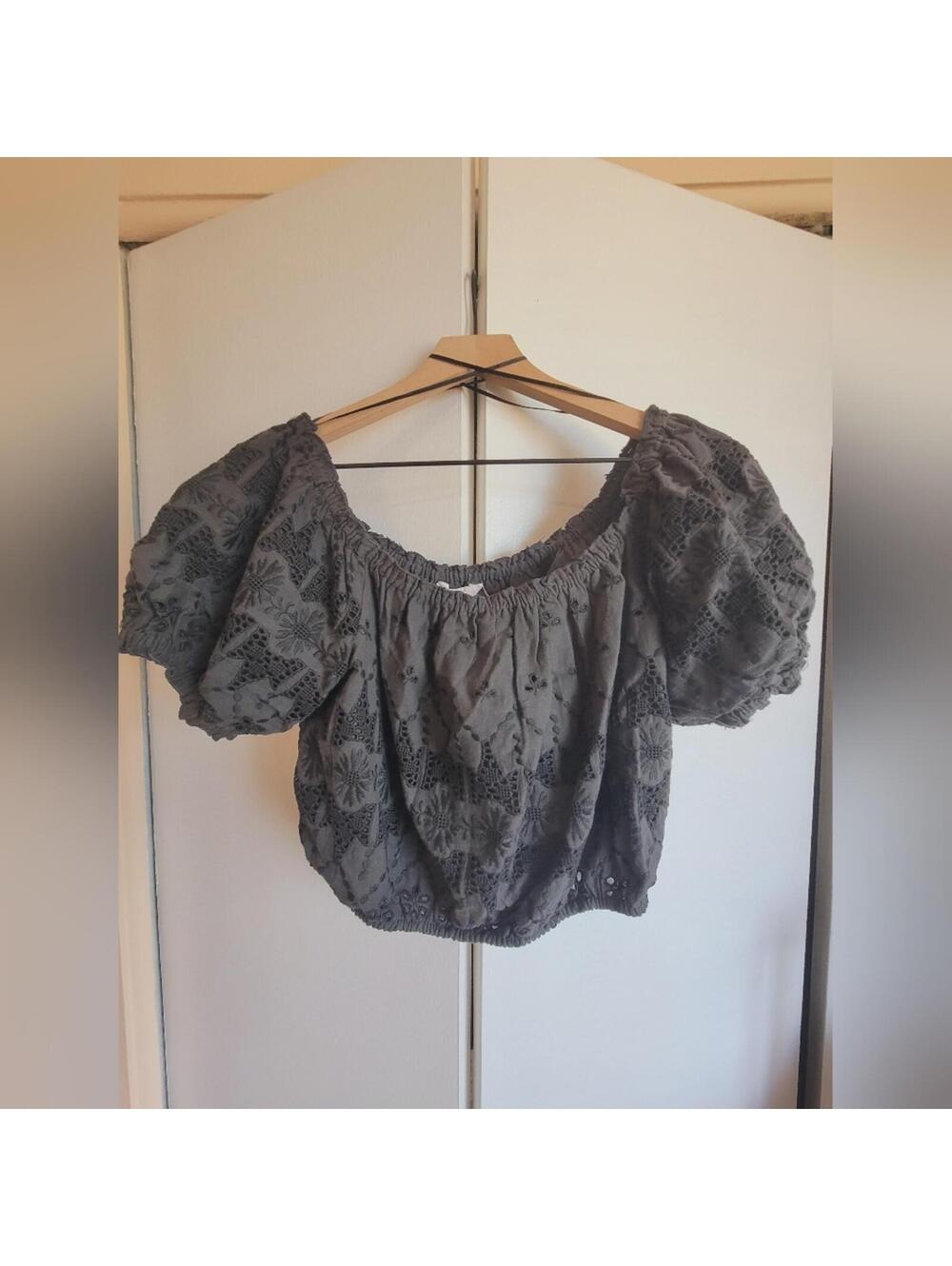 Lucky Brand Gray Eyelet Puff Sleeve Top EUC 100% Cotton
